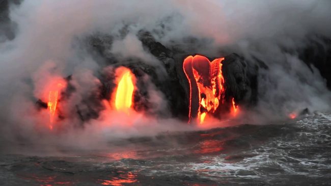 Фото - Новые данные об извержении на Гавайях: усиление потоков лавы и первая жертва
