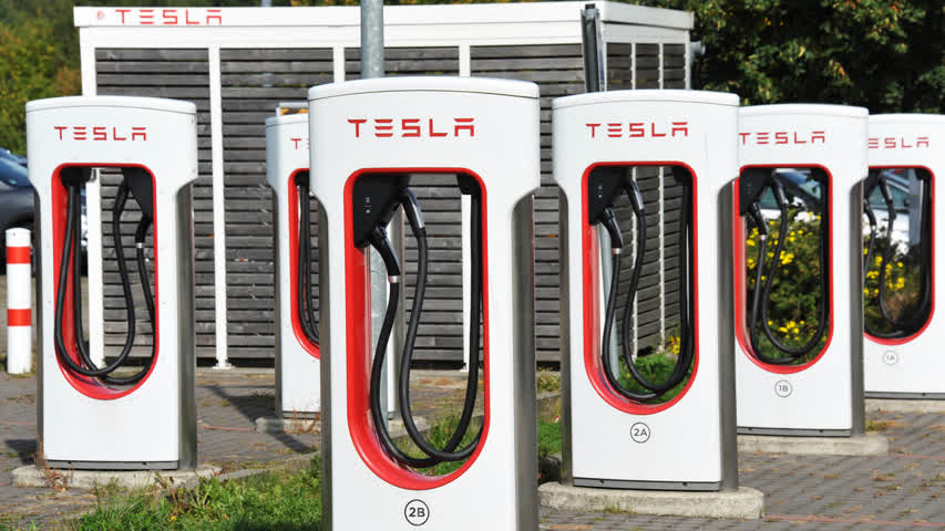 Фото - Зарядные станции Tesla оказались вне закона