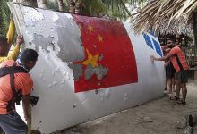 Фото - Associated Press: Китай силой отнял у Филиппин упавшие обломки своей ракеты