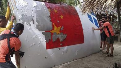 Фото - Associated Press: Китай силой отнял у Филиппин упавшие обломки своей ракеты