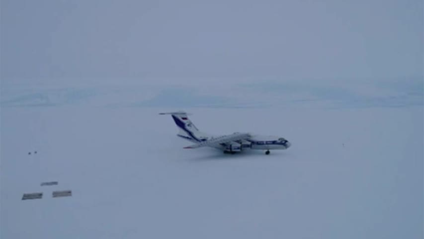 Фото - Первую посадку Ил-76 на снежно-ледовом аэродроме в Антарктиде показали на видео